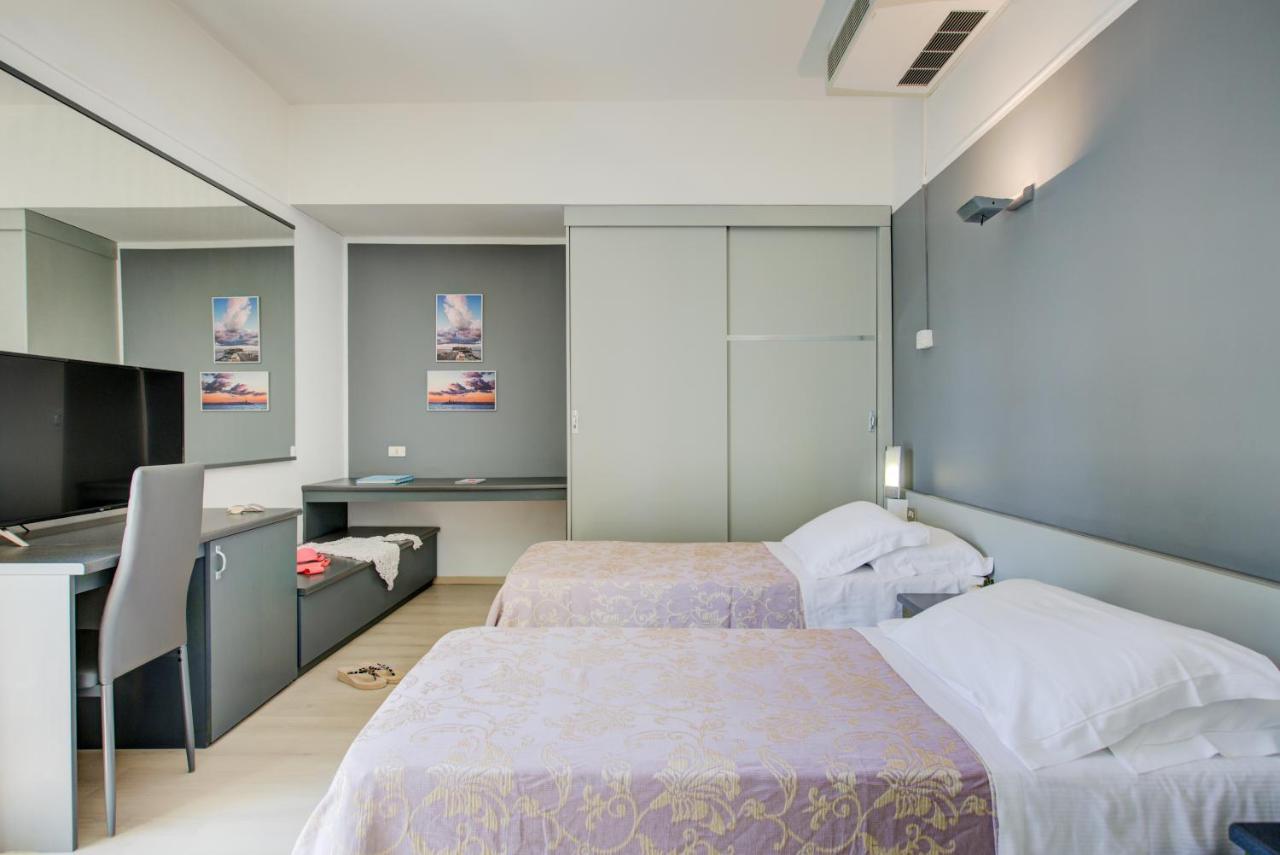 Hotel Ivano Rimini Esterno foto