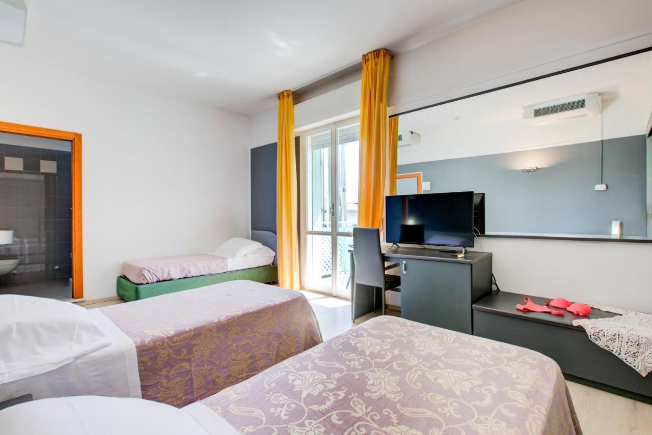 Hotel Ivano Rimini Esterno foto