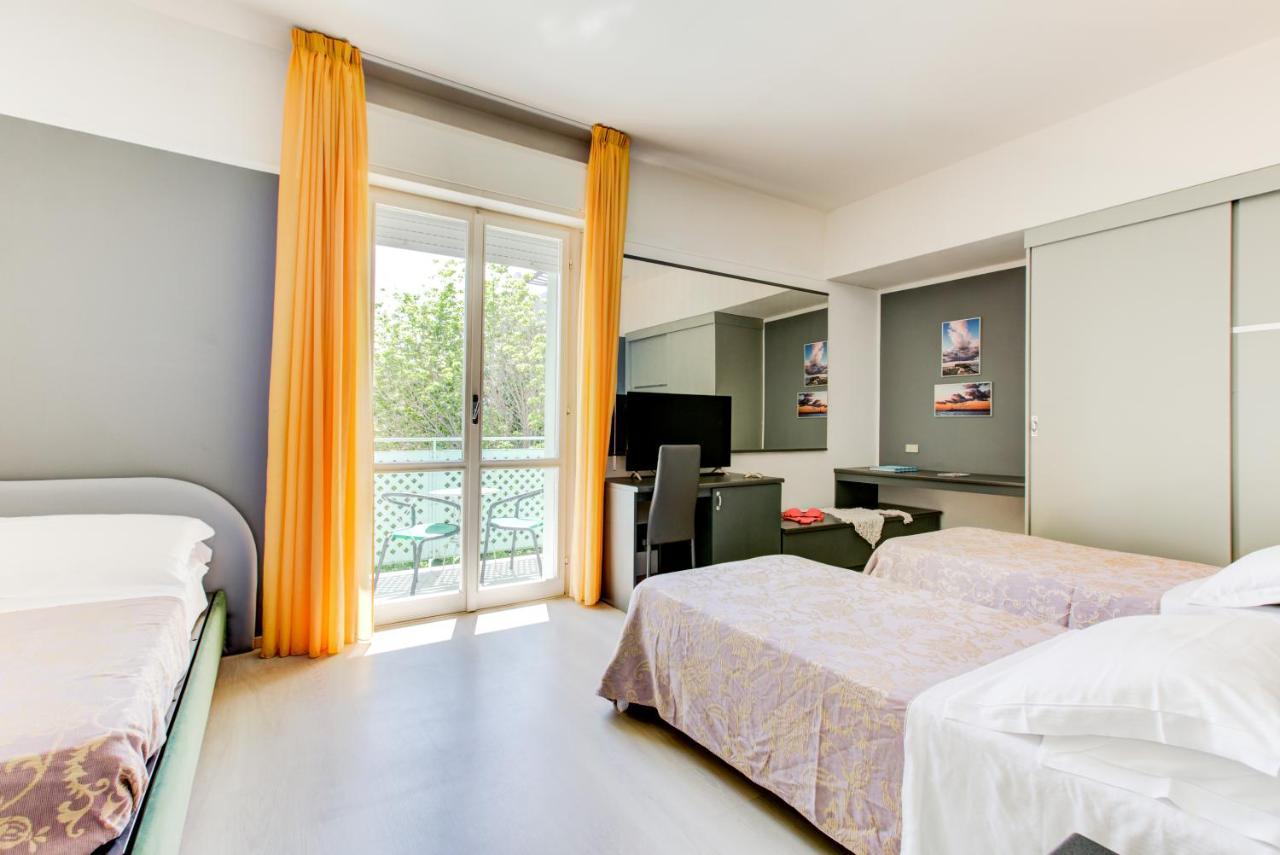 Hotel Ivano Rimini Esterno foto