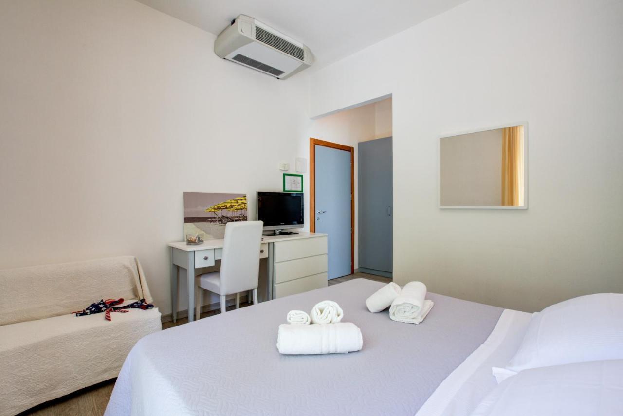 Hotel Ivano Rimini Esterno foto