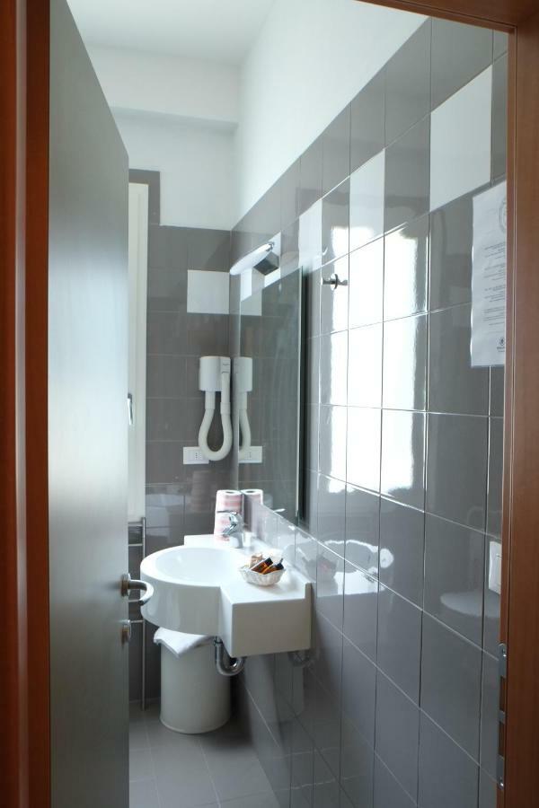 Hotel Ivano Rimini Esterno foto